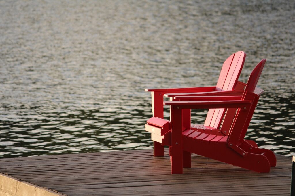 cottage, lake, water-1550083.jpg